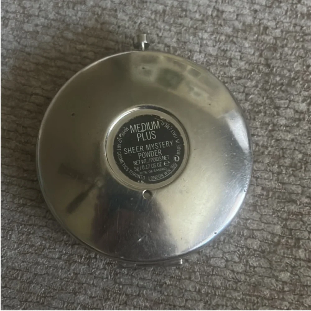 MAC Hello Kitty Compact Mirror Kouture medium plus sheer mystery powder Vintage